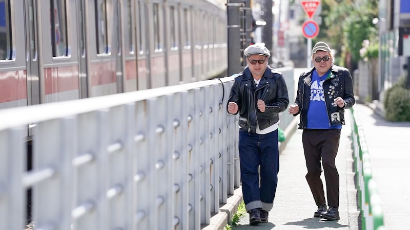 左からケンドーコバヤシ、野性爆弾くっきー！