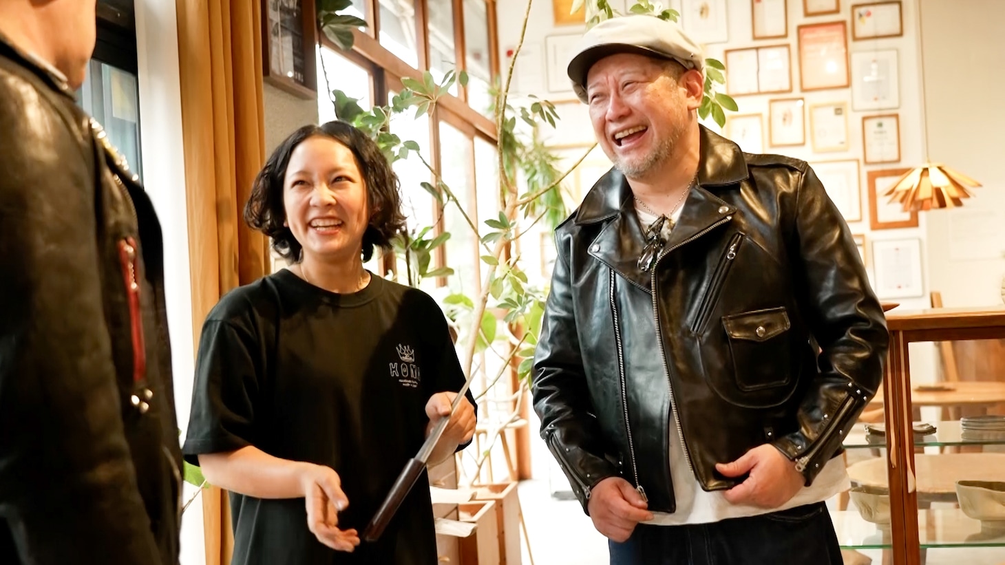 「土曜はナニする!?」の「革ジャン散歩」より