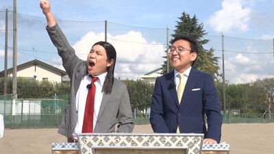 土八先生こと霜降り明星せいやと上垣皓太朗アナ（右）