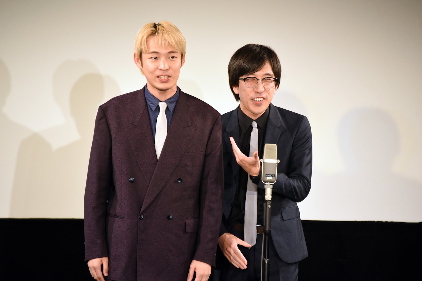 1本目のネタを披露する無尽蔵