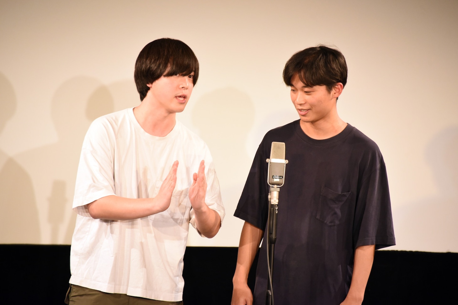 1本目のネタを披露するナユタ