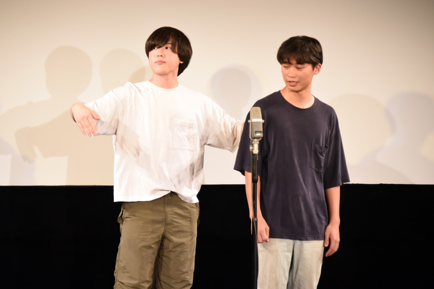 2本目のネタを披露するナユタ