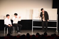 2本目のネタを披露するえびしゃ