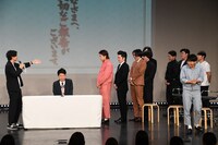 自分も報告したいと列をなす出演者たち