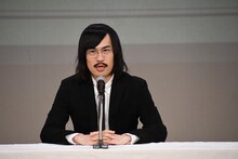 報告を行うジョックロック福本