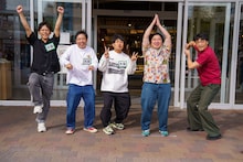 大阪府チームの（左から）さや香・石井、さらば青春の光、ニッポンの社長ケツ、さや香・新山