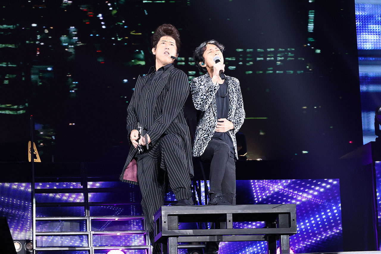 ロバート秋山が大黒摩季と横浜アリーナで「ペニゲリオン」熱唱、「ナイナイ歌謡祭」