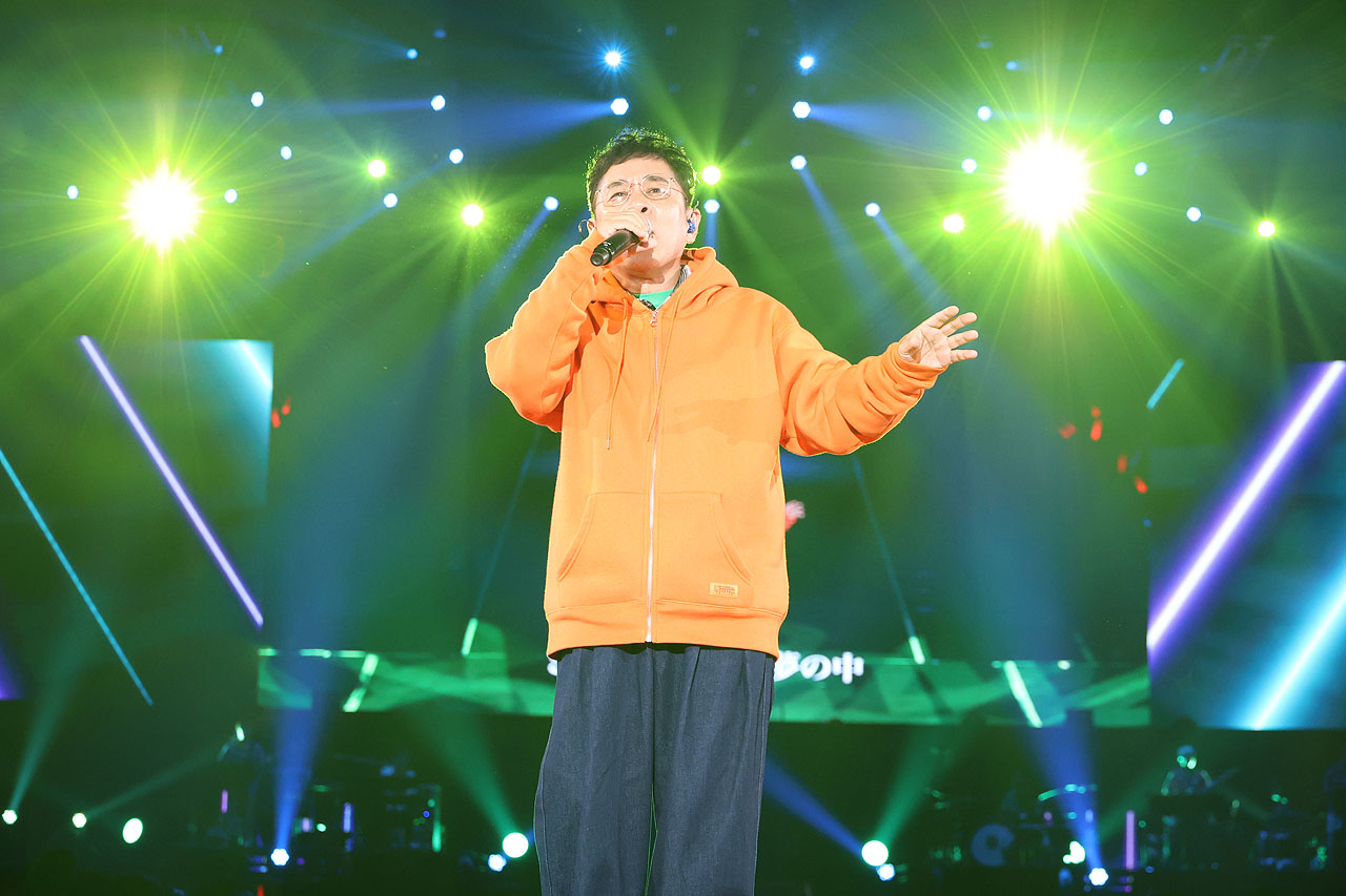 ロバート秋山が大黒摩季と横浜アリーナで「ペニゲリオン」熱唱、「ナイナイ歌謡祭」