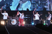 ロバート秋山が大黒摩季と横浜アリーナで「ペニゲリオン」熱唱、「ナイナイ歌謡祭」