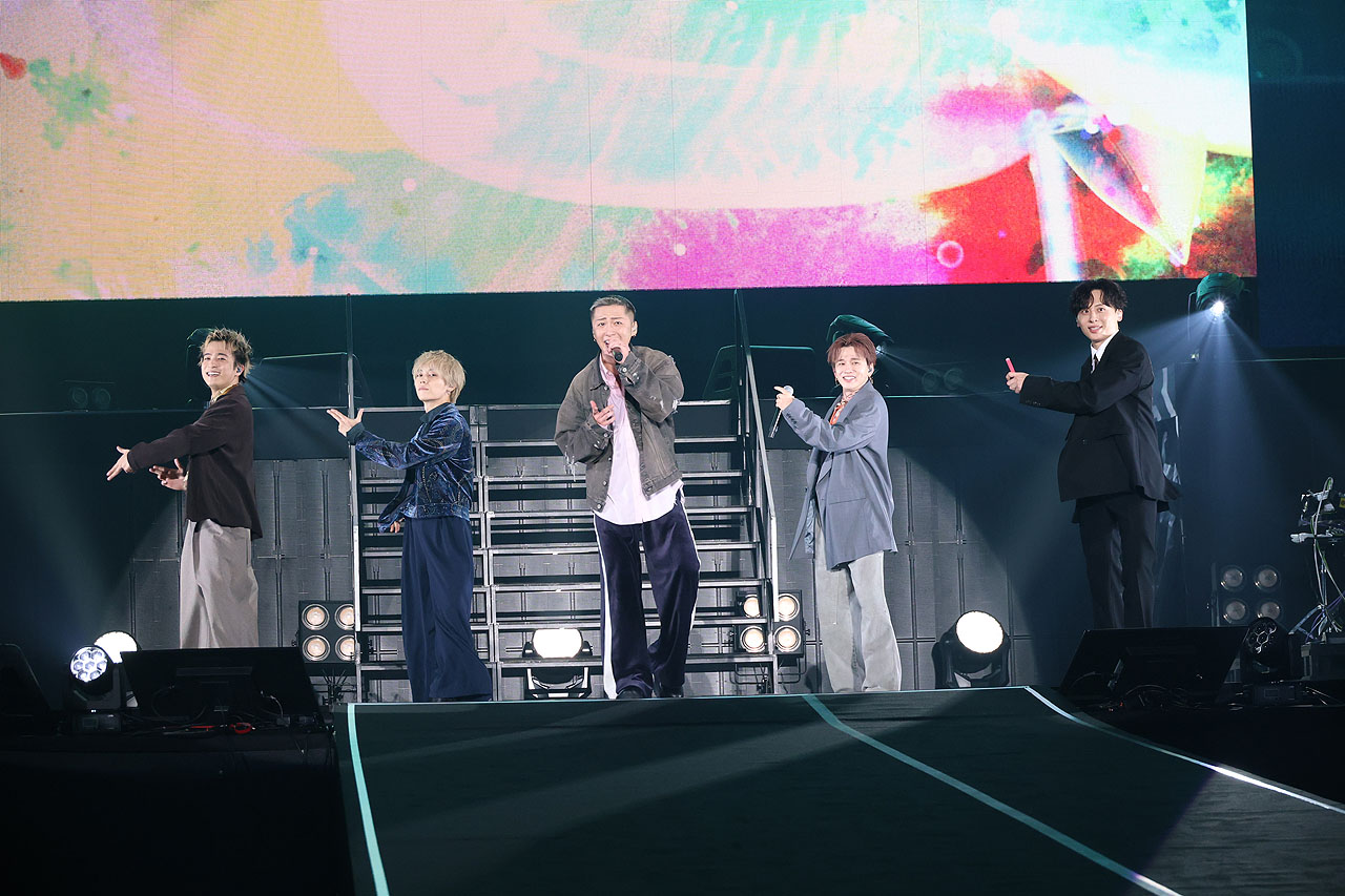 ロバート秋山が大黒摩季と横浜アリーナで「ペニゲリオン」熱唱、「ナイナイ歌謡祭」
