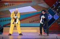 「NHK新人お笑い大賞」でネタを披露するマイスイートメモリーズ ©NHK