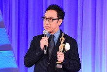「東京ドラマアウォード2025」で助演男優賞を受賞した東京03角田