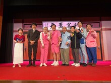 左から鈴村奈美アナウンサー、千原ジュニア、ちゃんぴおんず、ラブレターズ、三拍子