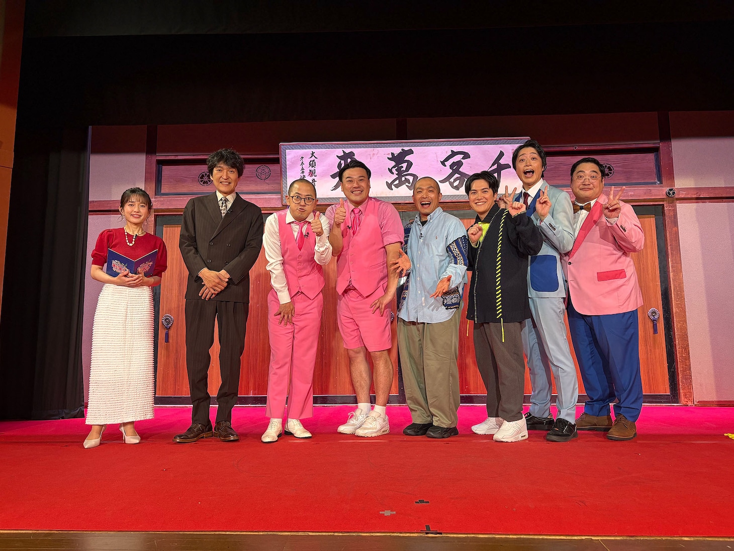 左から鈴村奈美アナウンサー、千原ジュニア、ちゃんぴおんず、ラブレターズ、三拍子