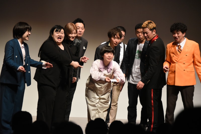 名刺を見せるにぼしいわし・にぼし