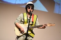 社歌を演奏するにぼしいわし・いわし