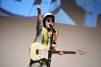社歌を演奏するにぼしいわし・いわし