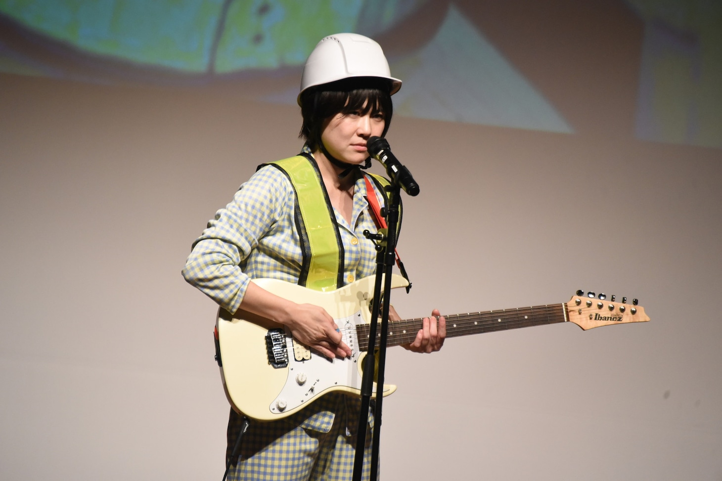 社歌を演奏し終わったあとも鋭い眼光のにぼしいわし・いわし