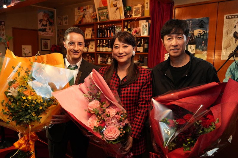 左から、ルメール、友近、武豊