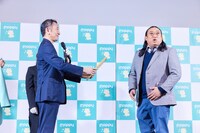 モッピーの最高名誉顧問に就任したロバート秋山