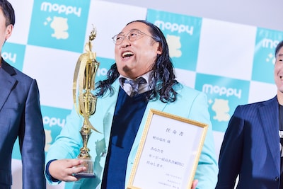 モッピーの最高名誉顧問に就任したロバート秋山