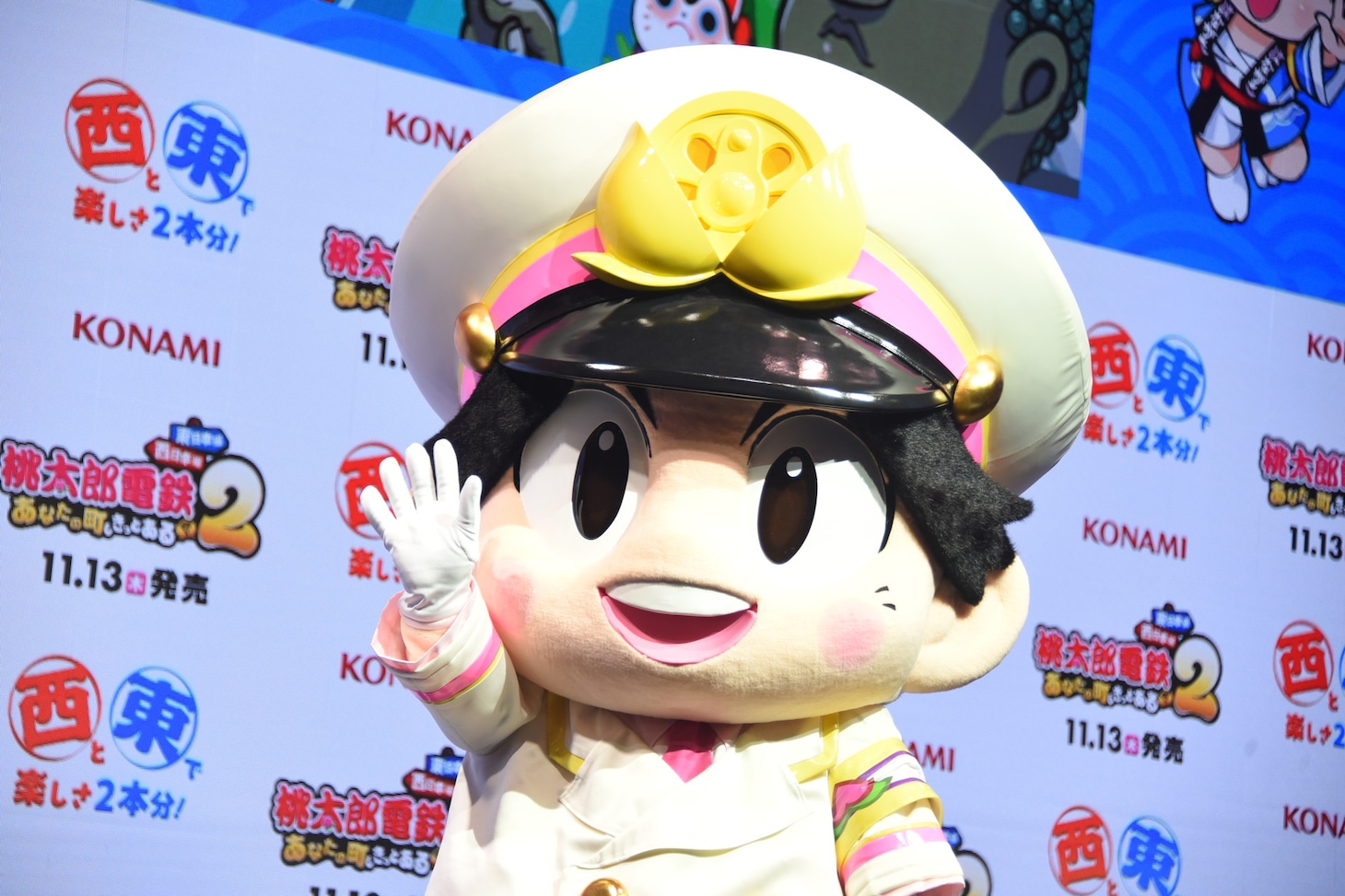 手を振る桃太郎