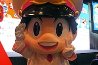 マスコミに挨拶して回る桃太郎