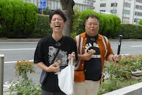 左からフットボールアワー後藤、ブラックマヨネーズ小杉