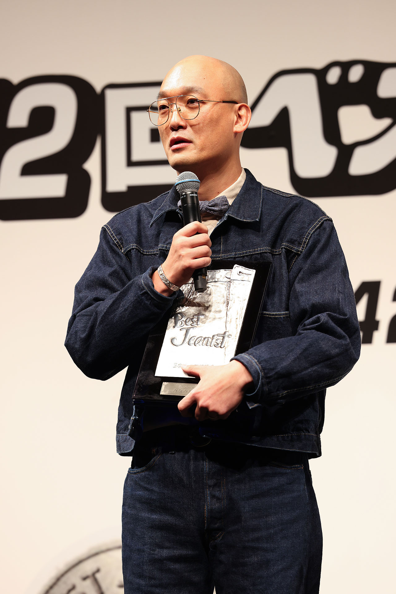 「ベストジーニスト」受賞の喜びを語るみなみかわ