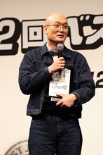 「ベストジーニスト」受賞の喜びを語るみなみかわ