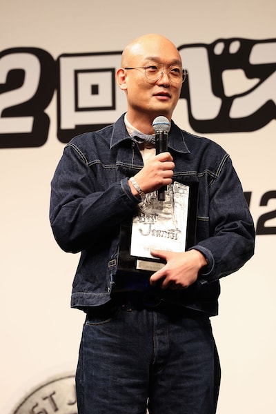 「ベストジーニスト」受賞の喜びを語るみなみかわ