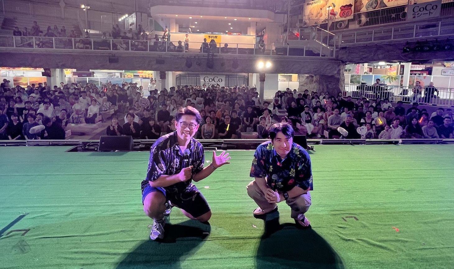 「スパリゾートハワイアンズプレゼンツ 佐久間宣行 日本で1番ハワい場所」の公開収録に臨んだビビる大木（左）と佐久間宣行（右）