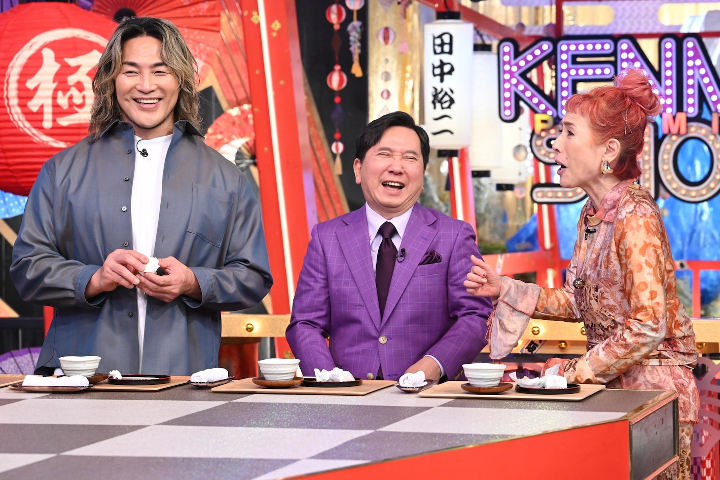 左から棚橋弘至、爆笑問題・田中、久本雅美