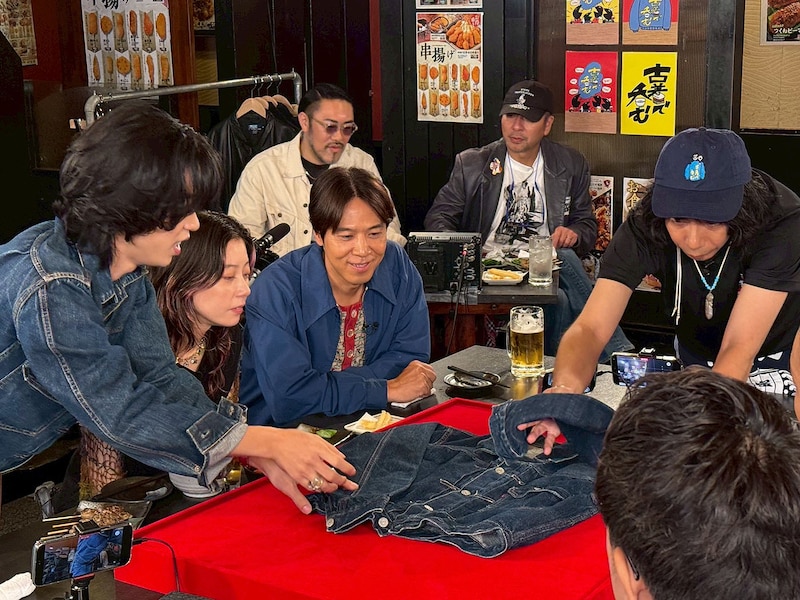 古着について語り合うロッチ・コカドら