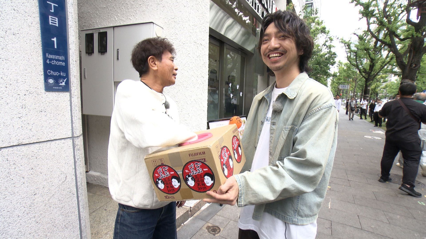 浜田雅功が「ごぶごぶ」90分SPで三浦大知とロケ、ワンコインかまぼこ板ツアー