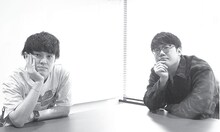 「+act.」2025年12月号より、ファイヤーサンダー。左からこてつ、﨑山