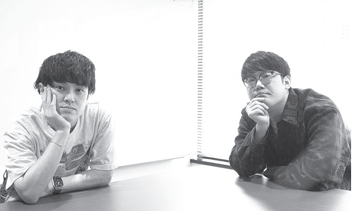 「+act.」2025年12月号より、ファイヤーサンダー。左からこてつ、﨑山