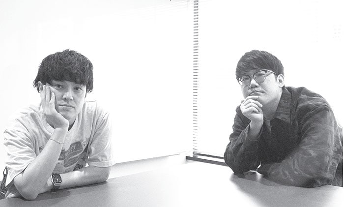 「+act.」2025年12月号より、ファイヤーサンダー。左からこてつ、﨑山