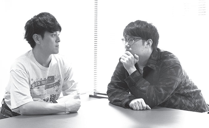 視線を交わすファイヤーサンダー