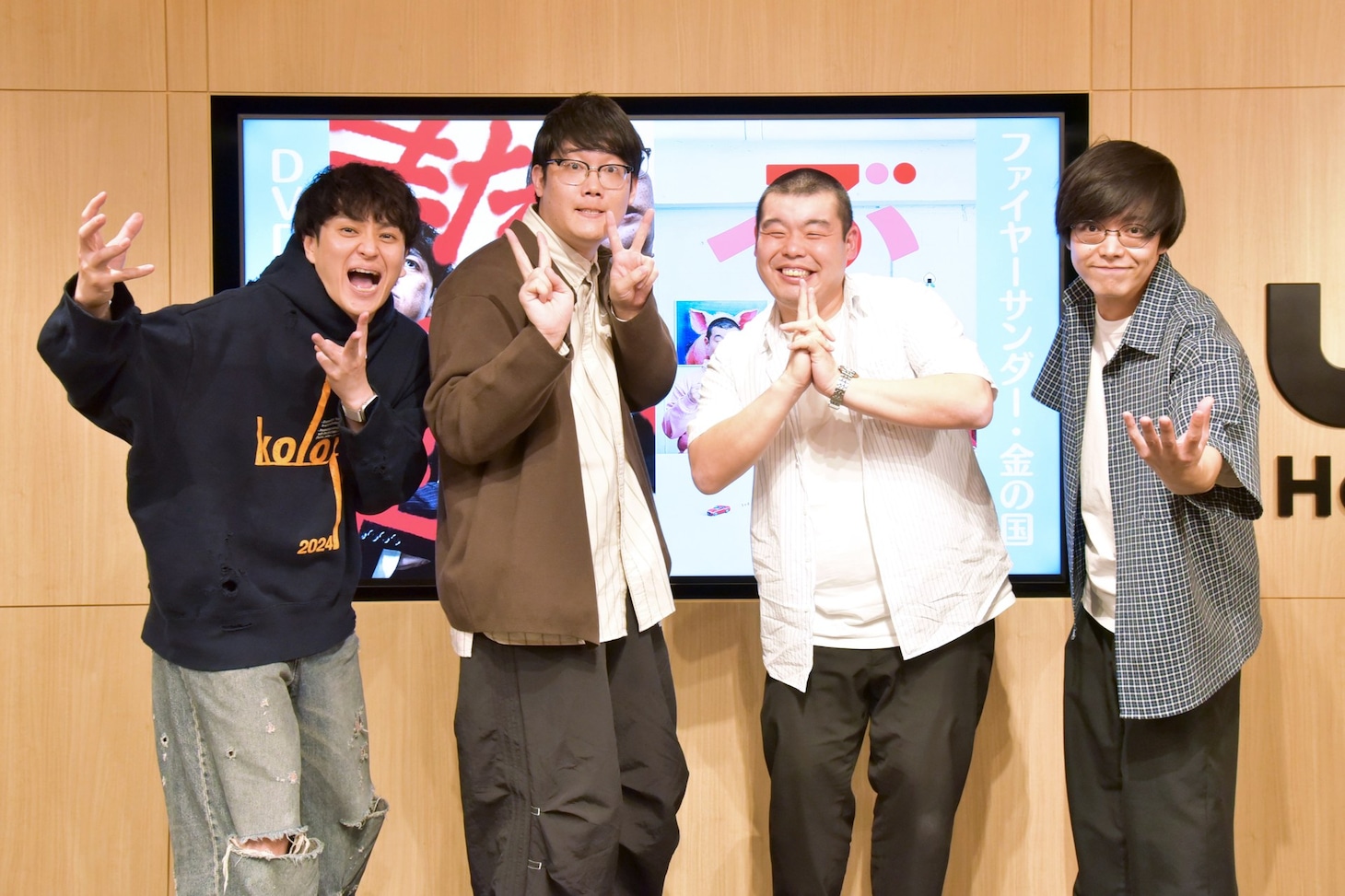 DVD発売記念の合同イベントに臨んだ（左から）ファイヤーサンダー、金の国