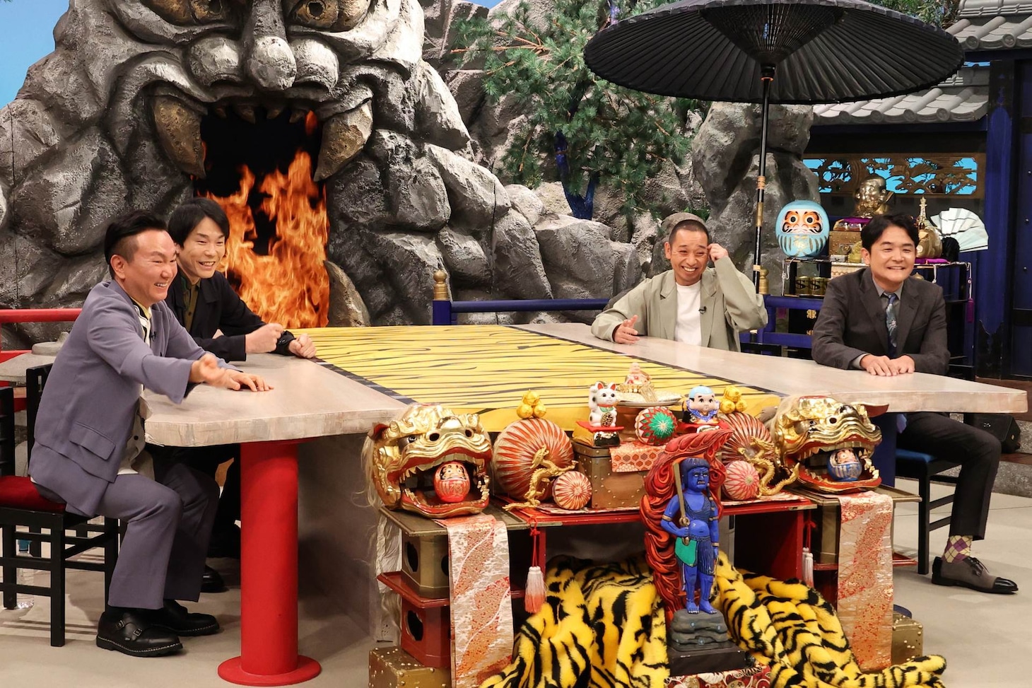 「千鳥の鬼レンチャン」にスタジオ出演する千鳥とかまいたち