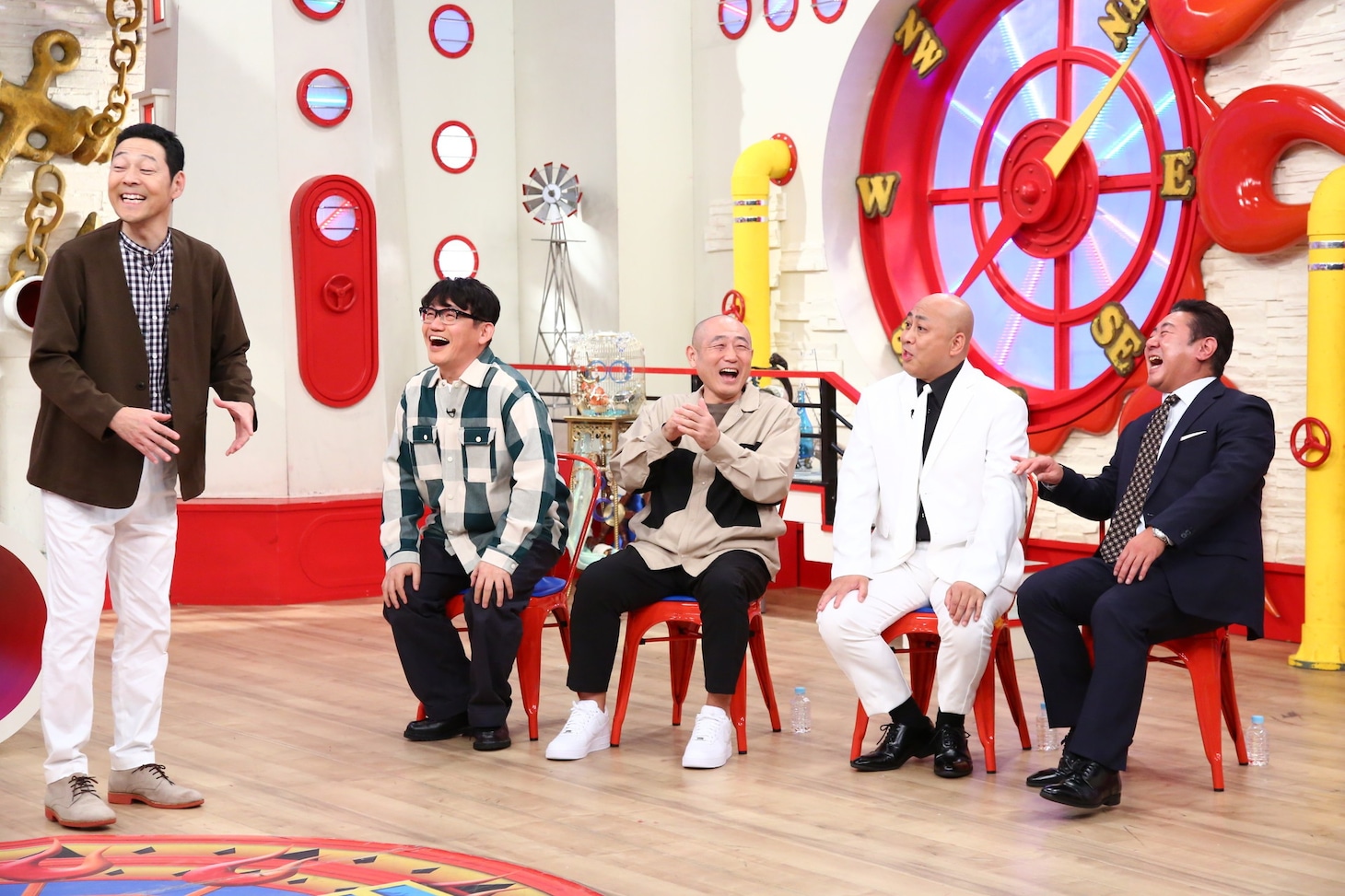 左から東野幸治、ずん、錦鯉