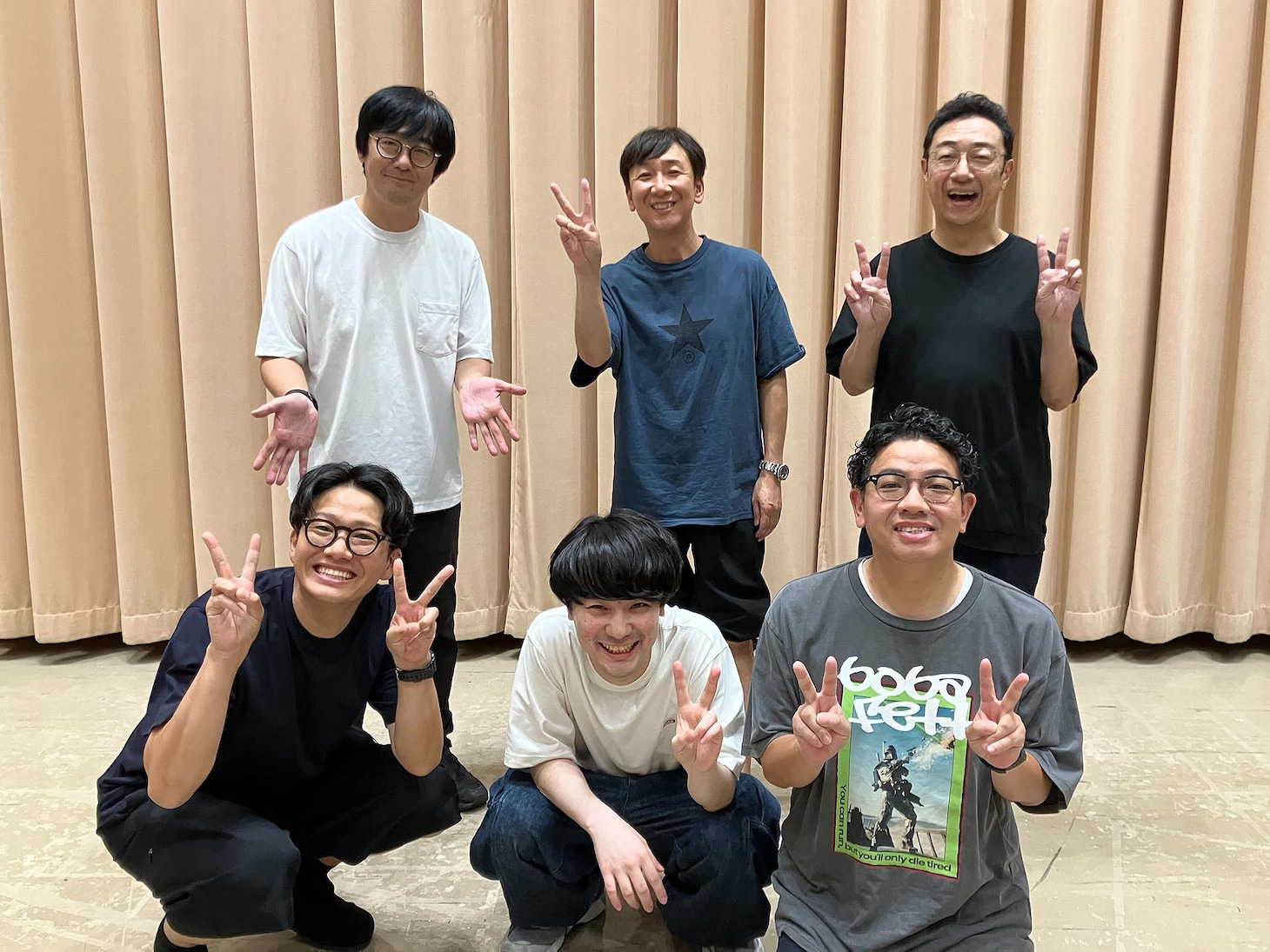 東京03と、前列左からミキ亜生、ダウ90000蓮見、ミキ昴生