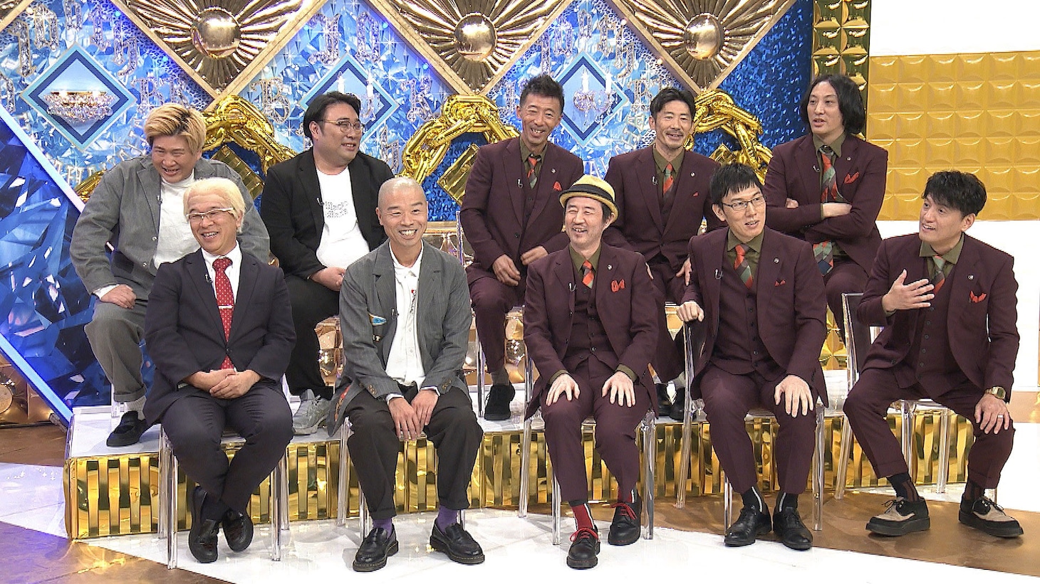 スタジオでトークするビスケットブラザーズ、ザ・プラン9、オール巨人に扮した兼光タカシ、アキナ山名