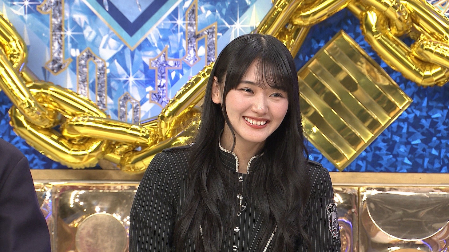 芸人たちとトークする山﨑天（櫻坂46）