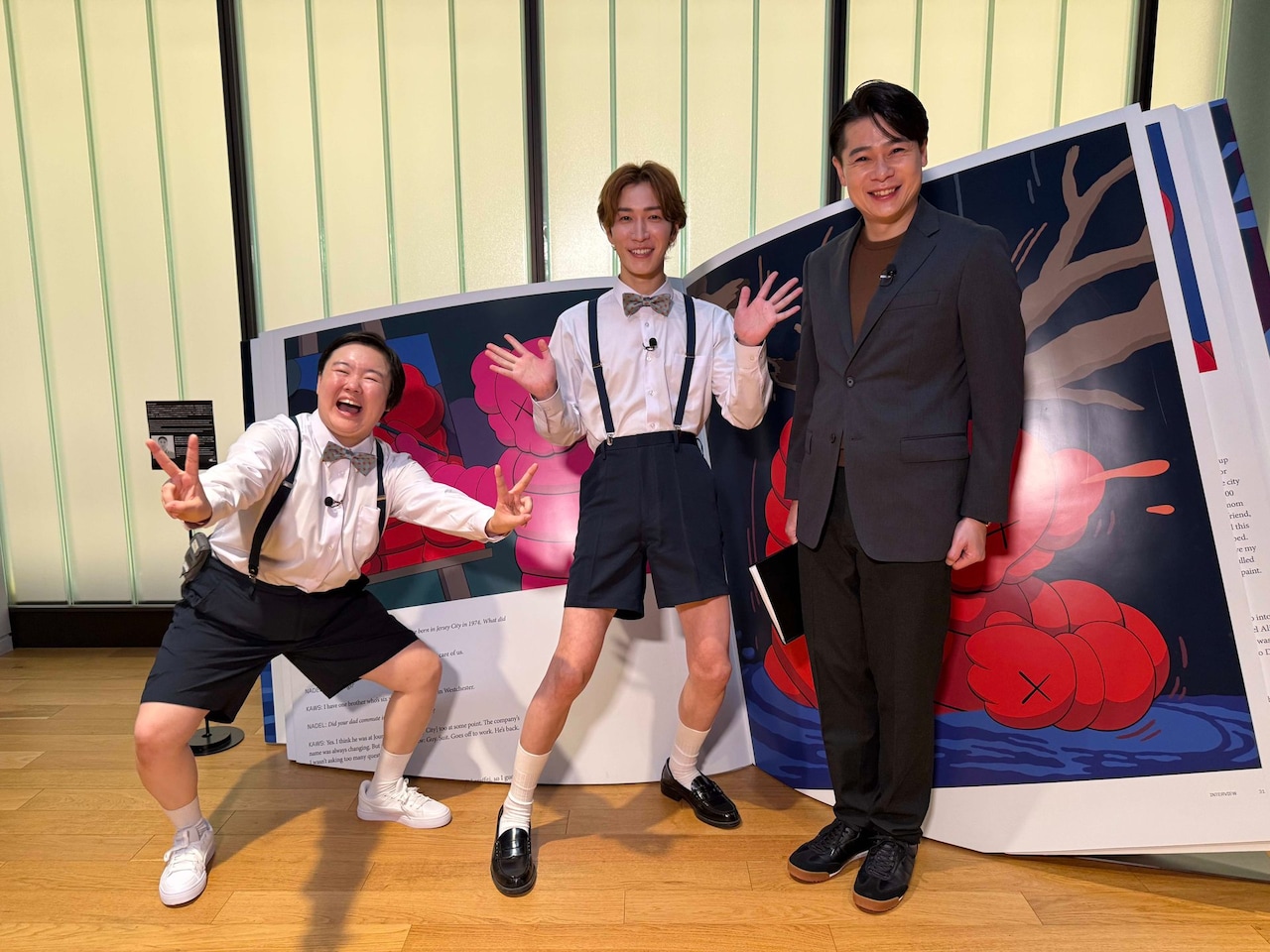 「この世界は1ダフル」でユニクロ有明本部を訪れる（左から）やす子、渡辺翔太、平成ノブシコブシ吉村