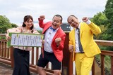 左から村田晏奈アナウンサー、モグライダーともしげ、きしたかの高野
