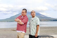 左からモグライダーともしげ、きしたかの高野