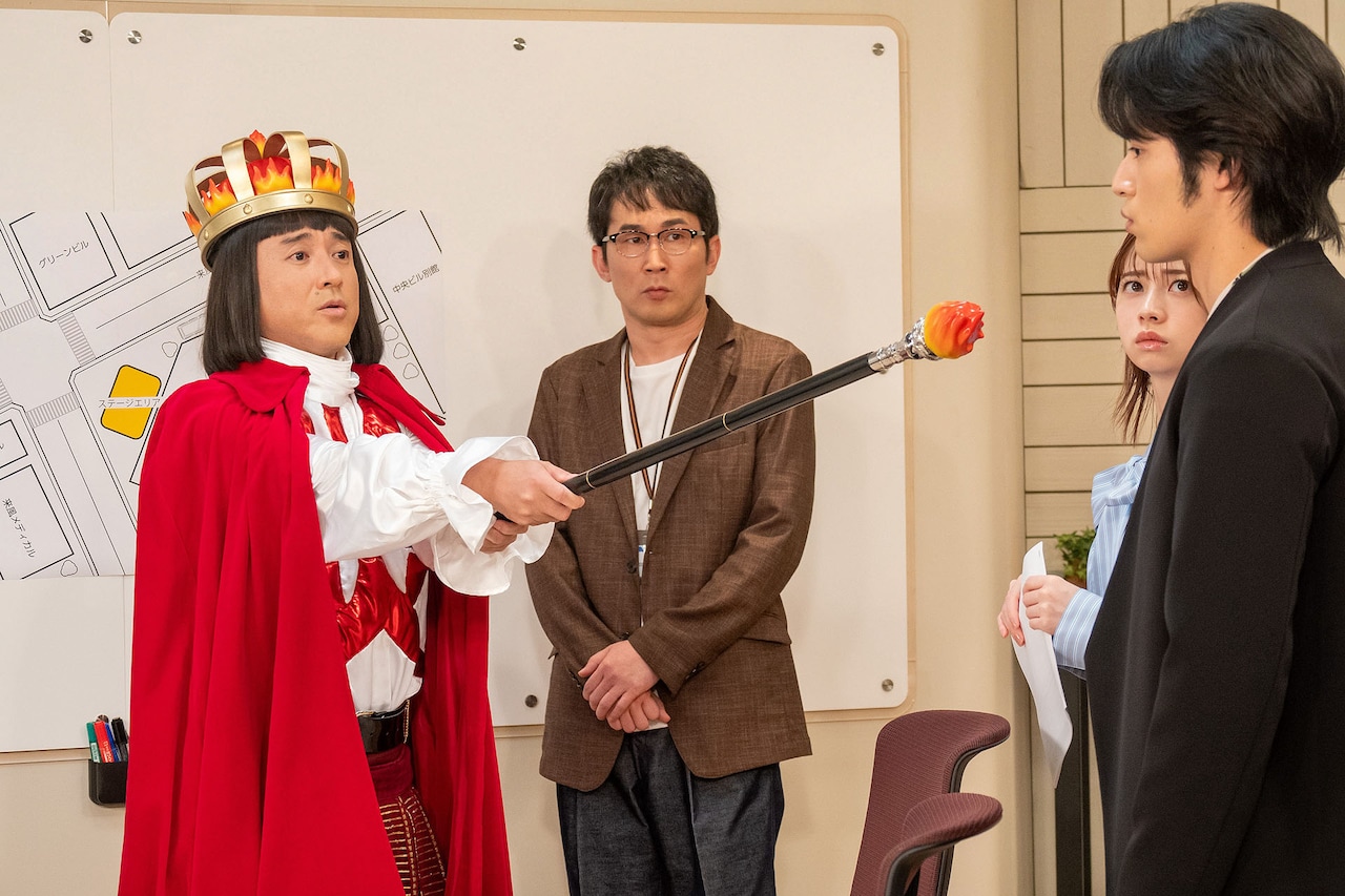 「炎上心配王」で新キャラを熱演するムロツヨシと、共演のシソンヌじろうら
