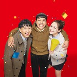 左からバッテリィズ、村重杏奈